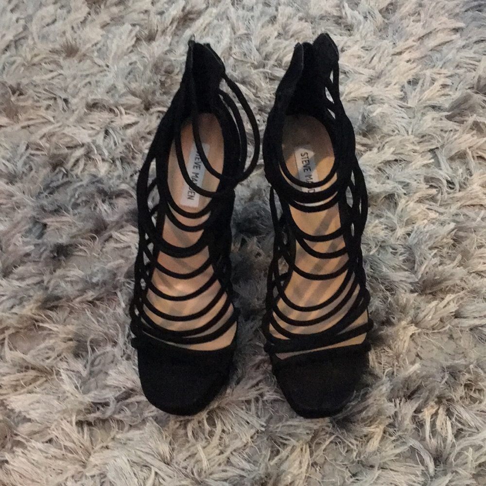 Black stappy Steve Madden heels.